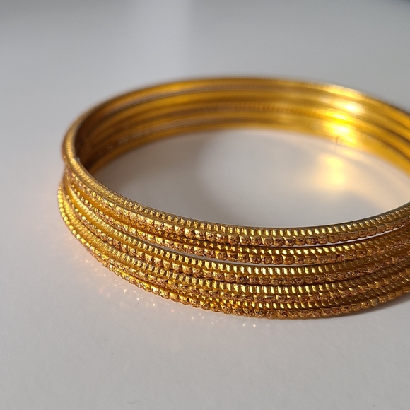 ✨2/$15-Gold Coloured Bangle Set - Picture 5 of 8